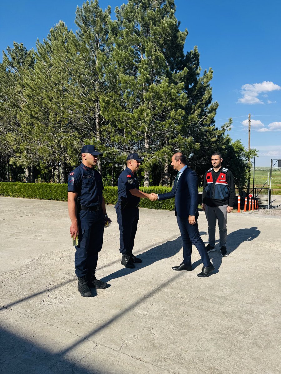akorenkaymakam's tweet photo. 📍İlçe Jandarma Komutanlığına Bayram Ziyareti

✅ Kaymakamımız Sn. İsa BERTAN, İlçe Jandarma Komutanlığını ziyaret ederek görev başındaki personelimizin Kurban Bayramı’nı kutladı. https://t.co/HYS3kFu969