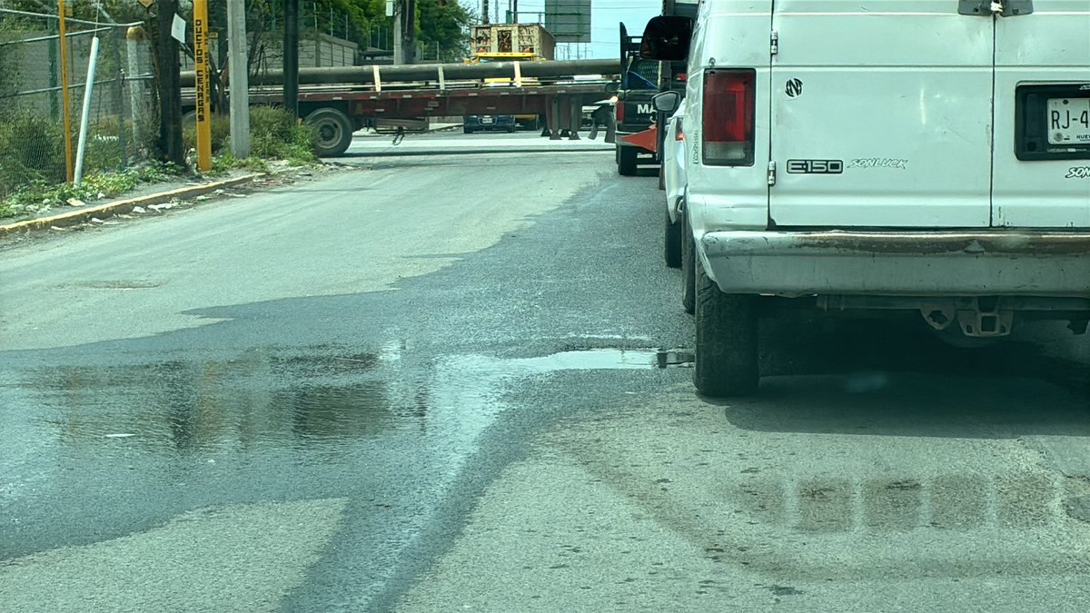 iasijram's tweet photo. Fuga de aguas negras, zarzamora con Antonio I Villarreal. En Churubusco https://t.co/3o2Wr3QjVp