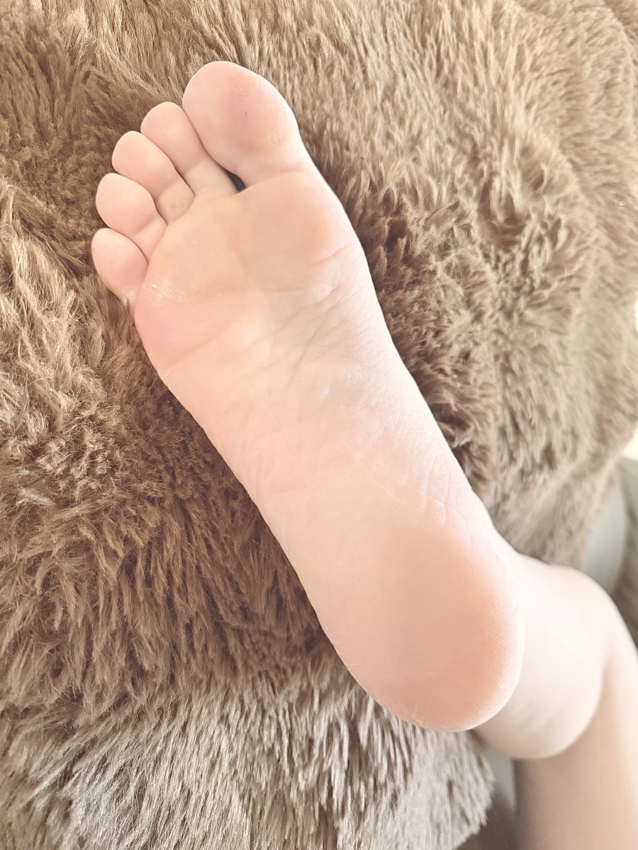 soleking7_'s tweet photo. Wanna see more of my wife’s feet ? 😈 #feet #feetfinder #soles https://t.co/htZZTmahvH
