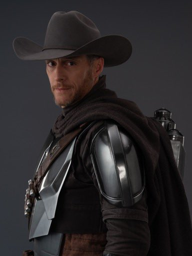 Nathan_Kurtz's tweet photo. Del especial de LODE: El personaje de Mando no se podría haber hecho sin dos dobles especialistas a los que en la película se les acredita a la altura de Pedro Pascal. Se trata de Brendan Wayne, nieto de John Wayne, que hace todos los movimientos... https://t.co/mPB4HxGU9E