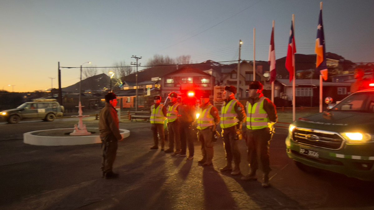 CarabMagallanes's tweet photo. Durante esta jornada, @CarabMagallanes dispuso servicios especiales de control, fiscalización y resguardo de la seguridad de la región. Este operativo se desarrolla a nivel nacional, con el objetivo de fortalecer la presencia policial en las calles y reforzar la seguridad pública https://t.co/F82JWxaArG