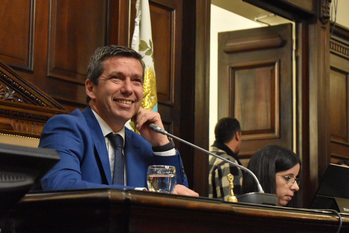 petilombardi's tweet photo. Hoy dimos media sanción al Nodo Logístico Mendoza: 90 hectáreas unificadas en el PASIP, integración de camión y tren, aduana y servicios en un solo lugar. Planificar infraestructura es la base para generar empleo real. Mendoza, centro logístico del Cono Sur. https://t.co/Iv8M5bHKEt