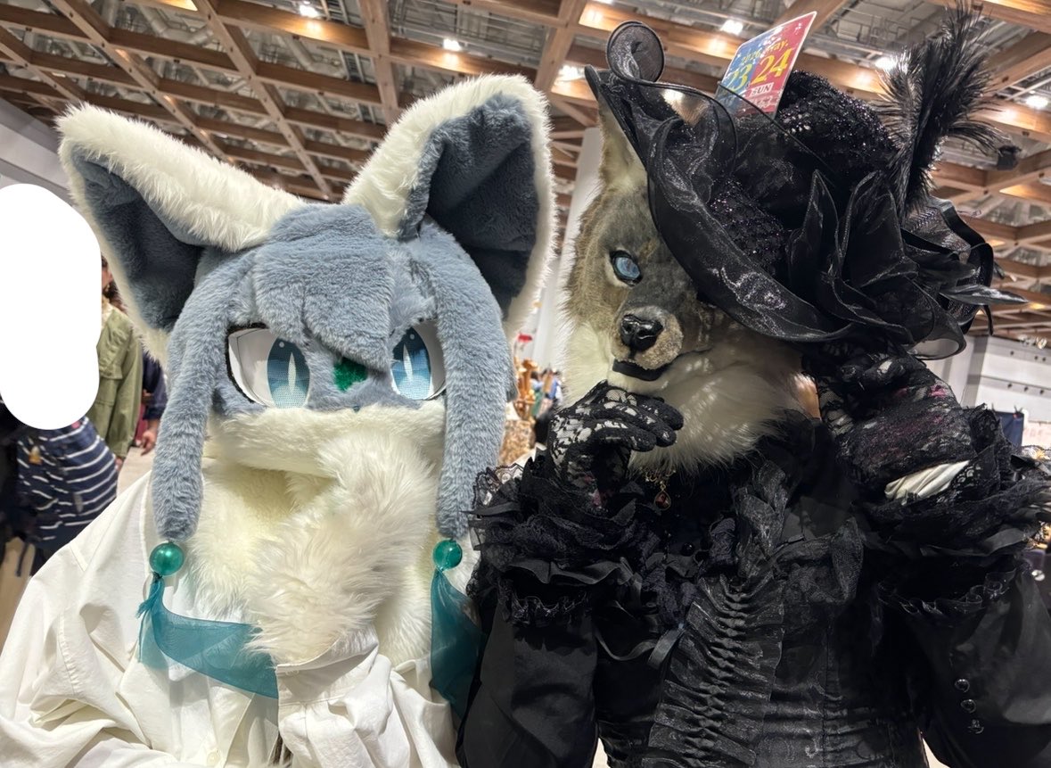 FurryFenrirxoxo's tweet photo. #デザフェス63
✨👌イサナちゃんと📸✨
ココは
大好きな方々沢山で幸せな空間ぢゃ💖
#デザフェス63
#ワンコインランウェイ
#デザフェス63両日出店
#ladye
#LadyEpsilon
#イプシロン
#イプシタイズ
#着ぐるみ
#ケモノ
#リアル系
#furrygir #furryartist
#コスプレ
#コスプレイヤー
#FursuitEveryday #furry #fursuit #kigurumi