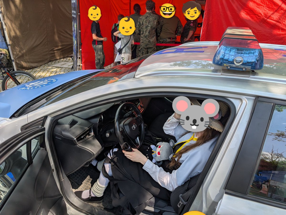Ryptun_San's tweet photo. Funniest part is this actually happened
#cosplay #policja #touhou #fumofumo https://t.co/7cwtXlFTvx