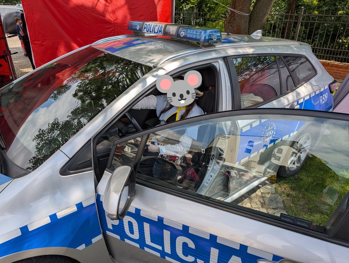 Ryptun_San's tweet photo. Funniest part is this actually happened
#cosplay #policja #touhou #fumofumo https://t.co/7cwtXlFTvx