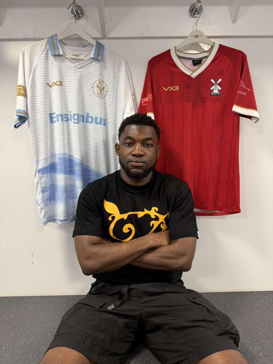 AveleyFC's tweet photo. BTS: Our First Summer Signing, @Giovanni_LDN 📸

#MunyardsMillers | #TogetherAveley https://t.co/PYRsyX1KTv
