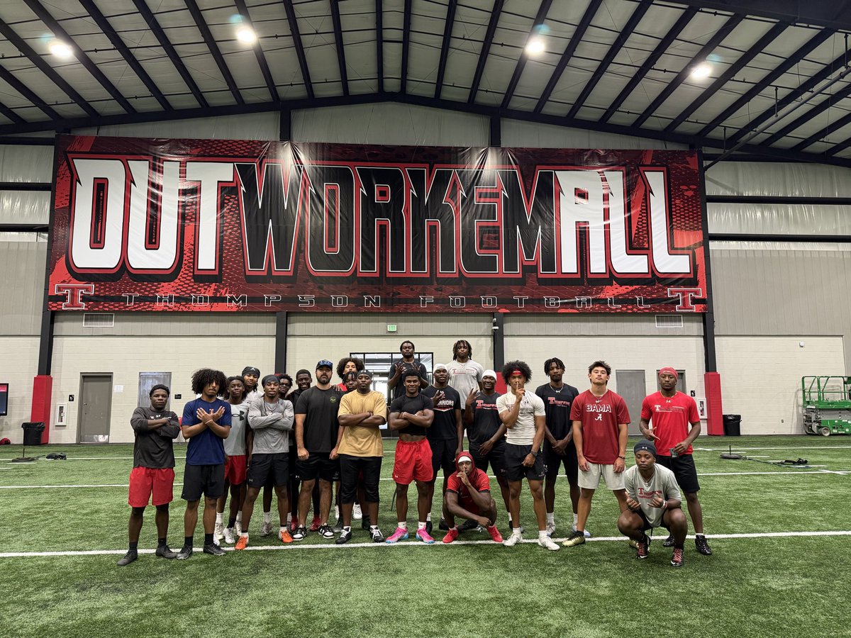 Coach_Bunting's tweet photo. Love that our guys are always working even on break. That’s where greatness is found!! Big group of current and former players getting better!!! #OUTWORKEMALL @WARRIORNATION20 @coachmarkf @RecruitWarriors https://t.co/mL4SdfQq9M