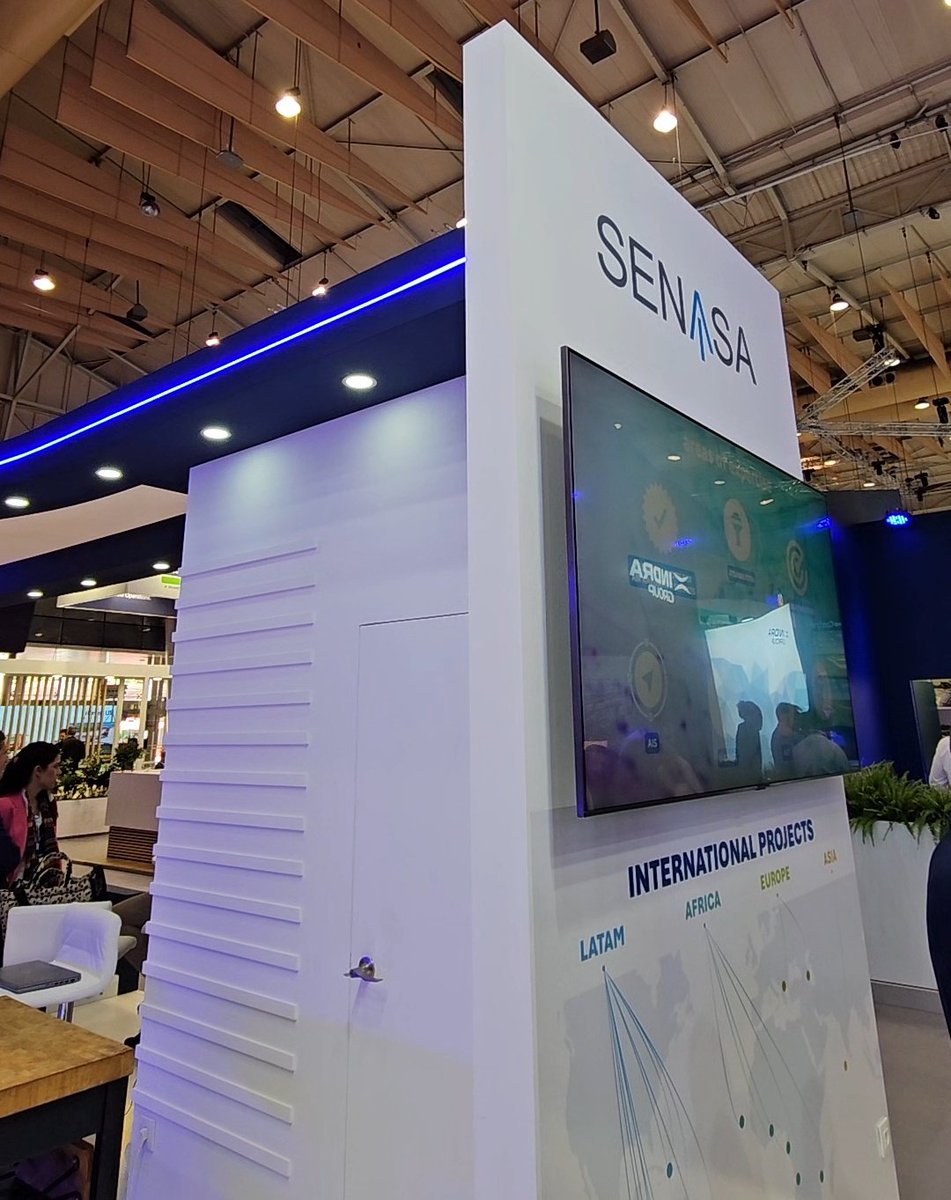 jasantano's tweet photo. Ha sido una buena oportunidad para conocer las últimas herramientas tecnológicas en las que España destaca con empresas como Indra, además del trabajo que desempeñan para el sector desde @Ineco_es y @SENASA_Spain https://t.co/pG5xh3tIfm