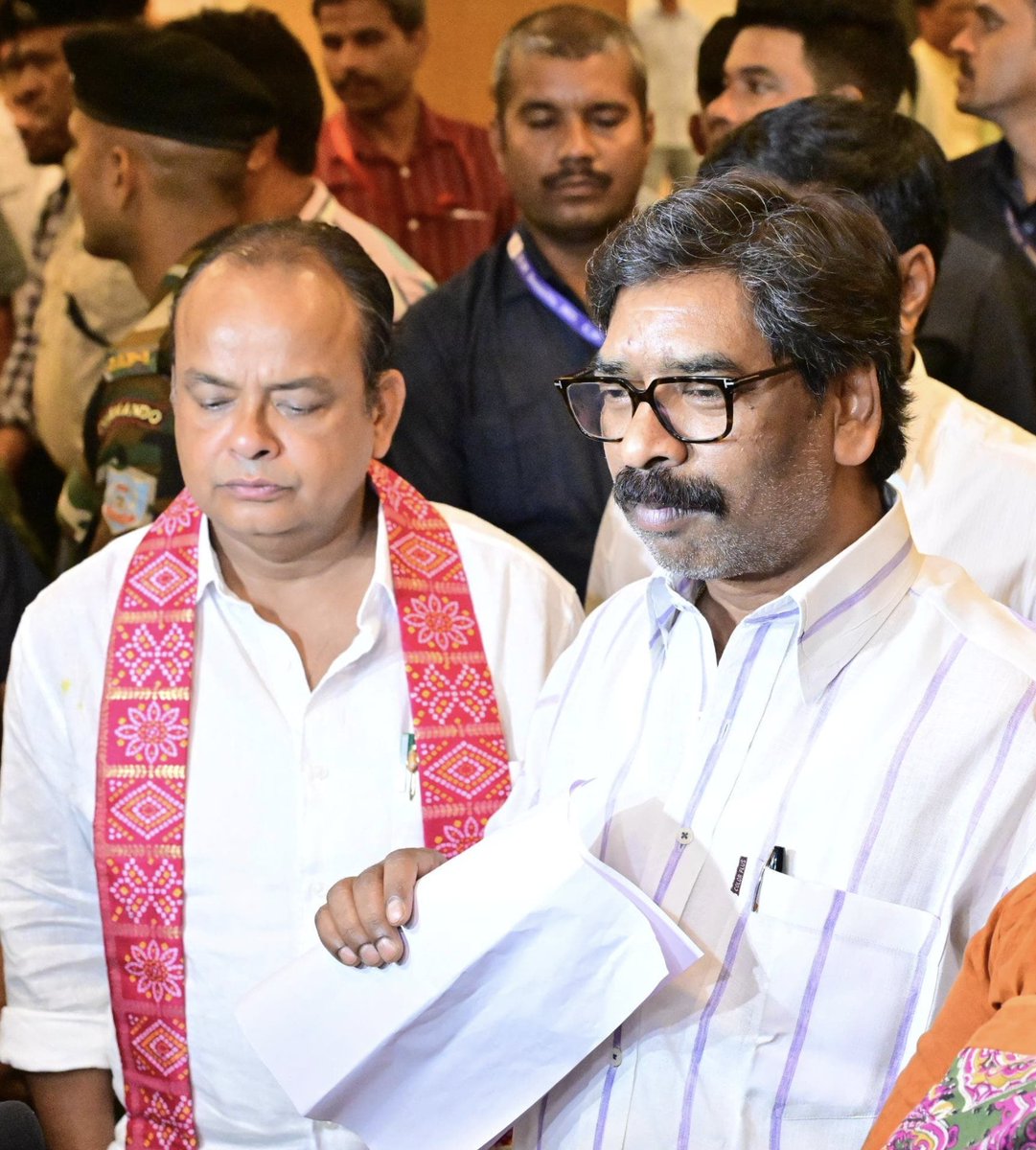 IrfanAnsariMLA's tweet photo. Another historic and revolutionary step towards transforming the healthcare system of Jharkhand.
Under the guidance of the popular Chief Minister Shri @HemantSorenJMM जी, today’s Cabinet approved the opening of 747 “Howrah Medical Stores” across all 24 districts of the state.
Through this landmark initiative, the people of Jharkhand will receive quality medicines, proper medical guidance, and essential drugs free of cost. This decision will provide major relief to lakhs of poor, needy, and rural citizens across the state.
People from every corner of Jharkhand are congratulating Health Minister Irfan Ansari and Chief Minister Hemant Soren for this people-centric and visionary decision.
When you work honestly for the people, criticism from some sections is natural.
But our mission remains clear —
to strengthen healthcare services and ensure better treatment facilities reach every citizen of Jharkhand.
We will continue to serve the people with honesty, dedication, and commitment.
@RahulGandhi @INCIndia @kharge @kcvenugopalmp @KRajuINC @sirivellaprasad @vidyarthee @ShayarImran @INCJharkhand_ @JMMKalpanaSoren
