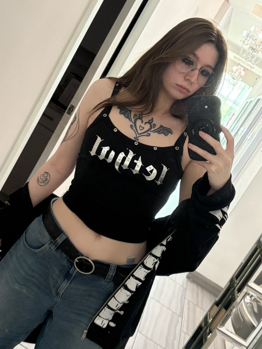 PanicRoomPrin's tweet photo. Genuinely what the hell am I going to do next month when I lose my job, who can afford to be jobless in this economy… 

#alternative #cashapp #payme #paypigs #findom #onlyfans #goonfuel #feetworshi̇p #streamer #givemeyourwallet #weightlossjourney #GamerLife https://t.co/hnd8J9TSwC