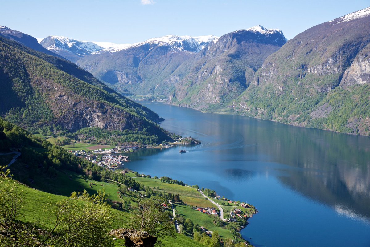 magicfjords's tweet photo. Spring Magic… Last year, May showed its best side when I visited the fjord villages by the Aurlandsfjord and Nærøyfjord - with sunshine, blossoms, and snow-covered mountains meeting two seasons. See https://t.co/Jtq6sAUqhU https://t.co/rwUjzYTt5D