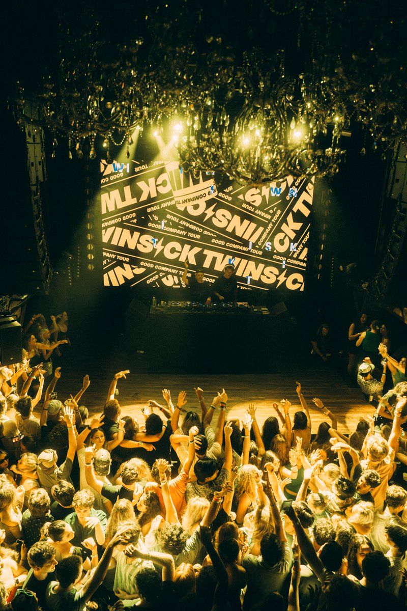 si_experiences's tweet photo. From “Chase the Sunlight” to “Perfect on Paper” and “Home,” TWINSICK has the soundtrack for your summer and they’re bringing it to Beyond The Pitch LA Presented by @Lenovo 🔥⚽️🏆

The can’t-miss party kicks off the World Soccer Championship on June 12 at the Hollywood Palladium!

Buy Tickets + VIP Tables: https://t.co/QG8Cx3MMW7