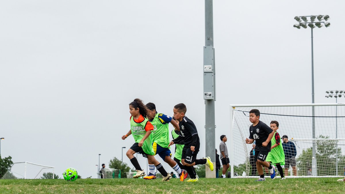4ATXFoundation's tweet photo. Creating spaces where young people feel seen, supported and connected through soccer. 💚

Clinics 4ATX, pres. by @StDavidsHC, wrapped up its final spring session at Southeast Metro Park alongside @heartoftcparks, helping us reach more than 300 youth this season. 

Stay tuned for more clinics coming this Fall!