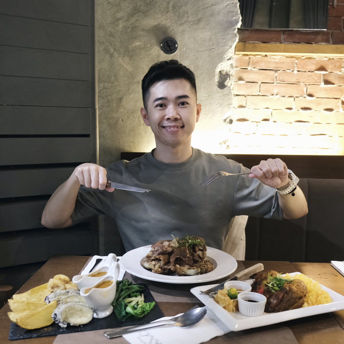 AndyWong0502's tweet photo. Good food, good vibes, perfect end to my first day in Cebu ~ 🍗🍖🇵🇭
.
.
.
#FilipinoFood #Kaayoo #Cebu #Philippines #CEB https://t.co/OYgBV2PS9J