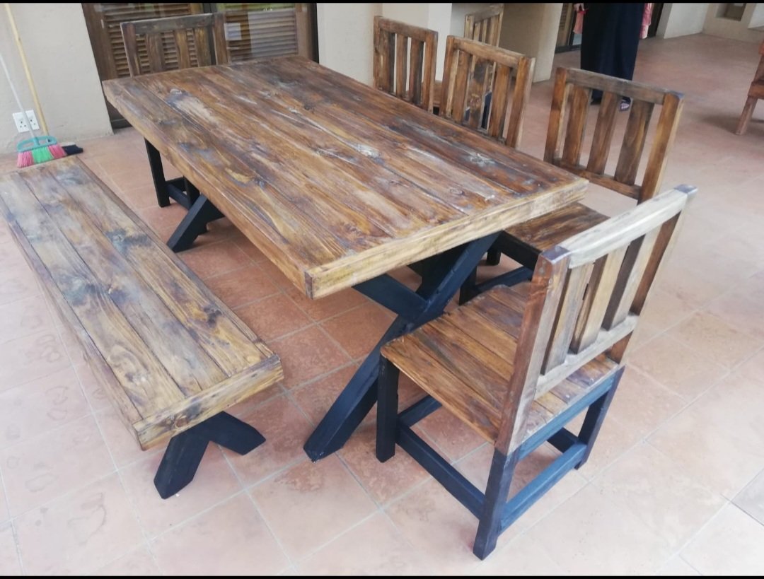 PalletFurnitur3's tweet photo. Please help us grow by sharing our post🙏

We are a small carpentry company specializing in quality, custom-made furniture for both indoor and outdoor spaces

✔️ Built to last
✔️ Crafted with care
✔️ Custom designs available

📍 Germiston
📞 0734380800
#BafanaPride
#NeverNotThere https://t.co/VSPiqVn8DS