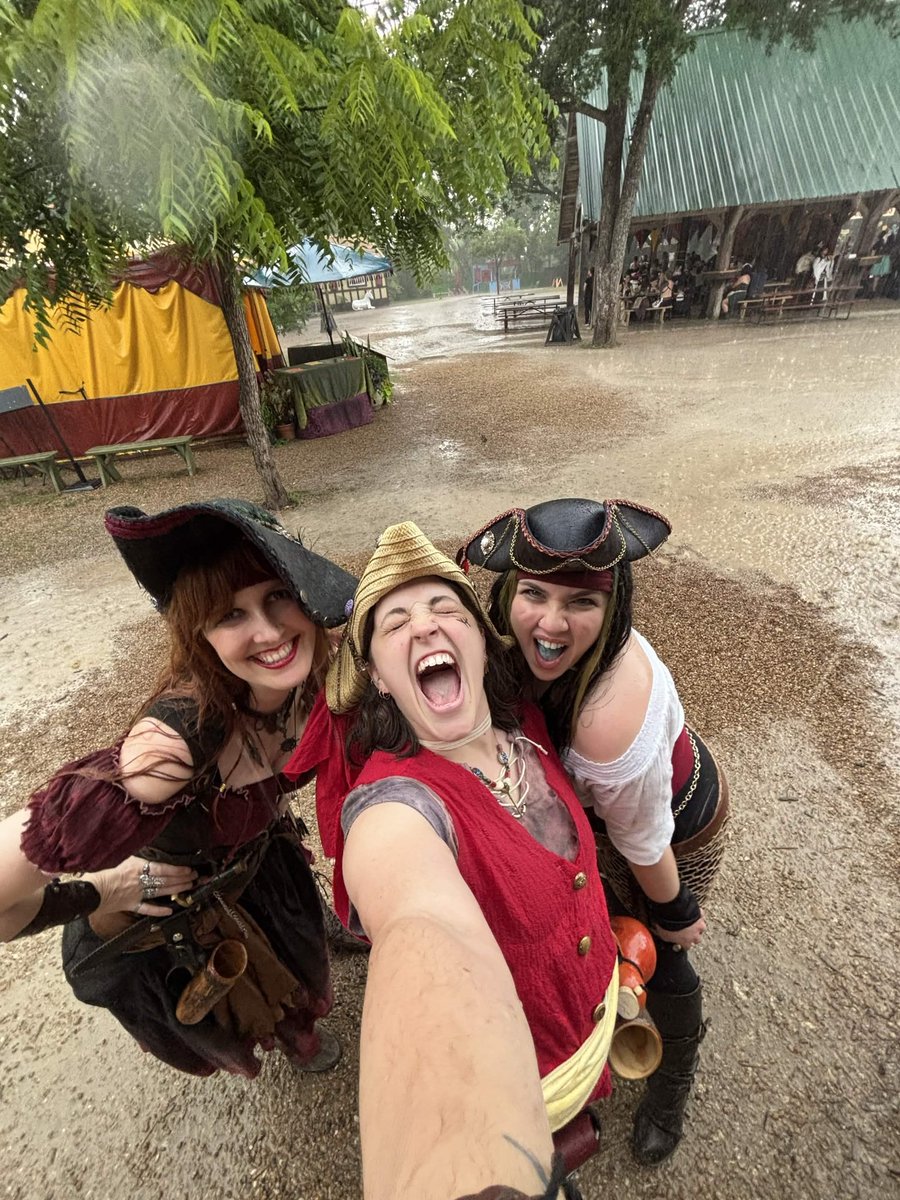 MarianneDHobbit's tweet photo. @KateZerbian Our pirate crew for @KateZerbian's birthday!
Dragged @KevinDThelwell and @kimleesi to their first Ren Faire for the occasion!

And then we got to look like proper bedraggled pirates when a rainstorm blew in.

#ScarboroughFaire https://t.co/K1lnM7DKPa