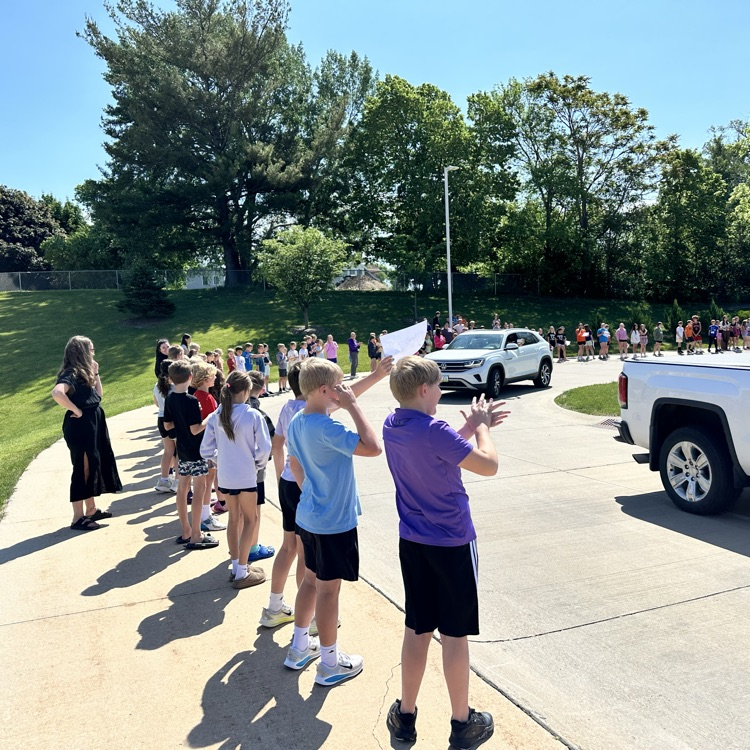 SolonCSD's tweet photo. SIS is wishing our girls golf team the best of luck at state!! Go, Spartans! 
🖤🧡 https://t.co/FOhtmwOUNz