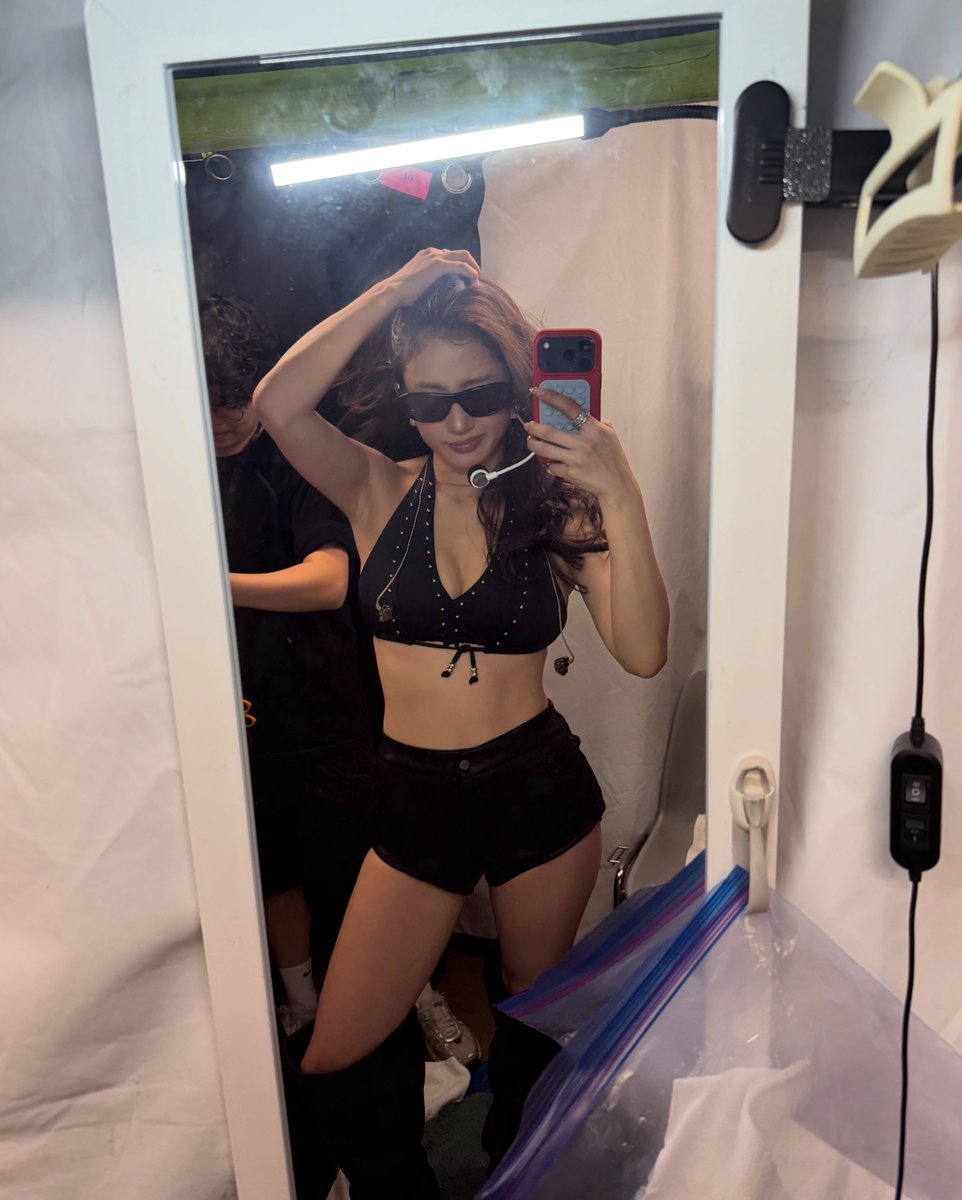 godmitzu's tweet photo. JIHYO OH MY GOD https://t.co/Niq86t7aS2