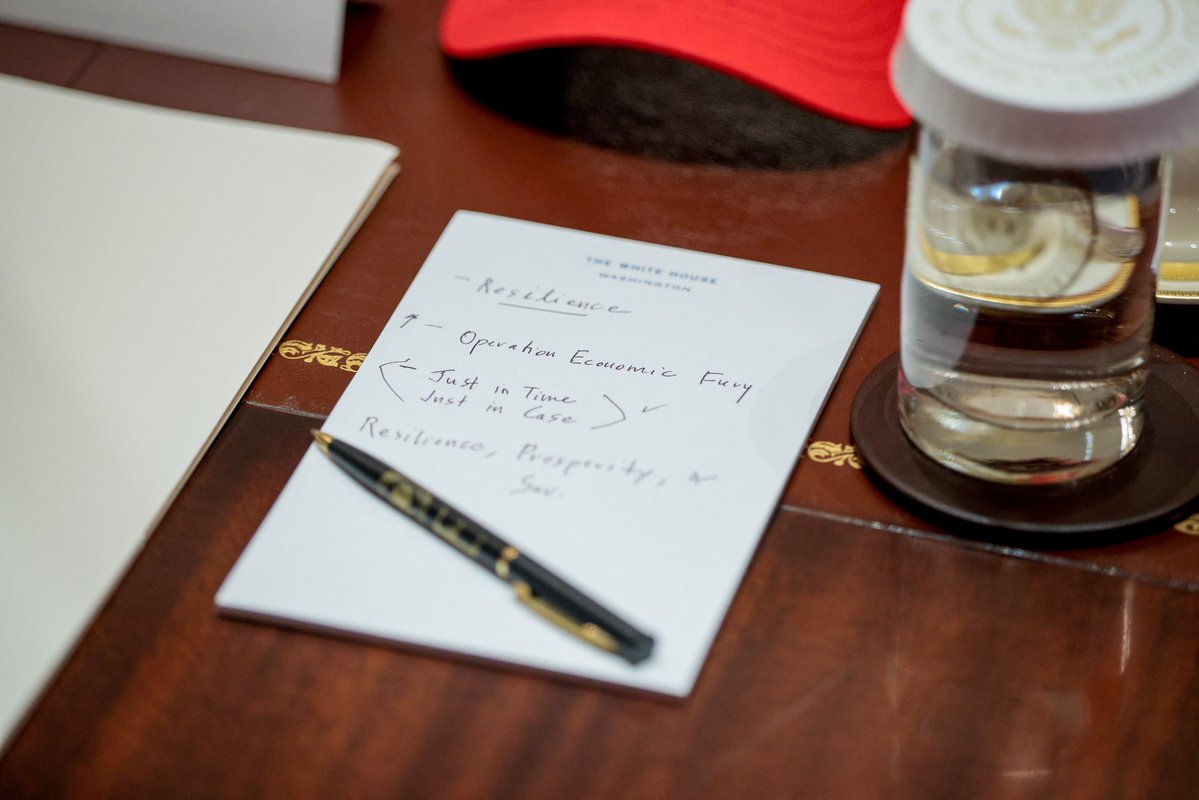 Acyn's tweet photo. U.S. Treasury Secretary Scott Bessent's notes during a cabinet meeting 

📸May 27, 2026. REUTERS/Evan Vucci https://t.co/HsSTsOAbH4