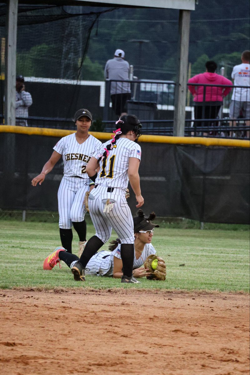 claireeowens17's tweet photo. What a year. Grateful for the seniors who I got to grow up with! Travel 🔜
📊: AVG: .419 | OPS: 1.044 | R: 49 | RBIS: 16 | SB: 26
🎥: https://t.co/QsGLS37eEO
@CarEliteNCorg @EliteGulick09 @ExtraInningSB @PrepSoftball @SBRRetweets @MaxPreps @CoastRecruits @SoftballClips https://t.co/LQiUrhWK4q