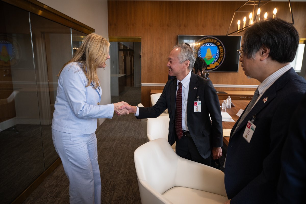 USDAForeignAg's tweet photo. Deputy Under Secretary Michelle Bekkering met with @MAFF_JAPAN Vice Minister Yoichi Watanabe yesterday to strengthen the trade relationship with our 3rd largest export market ($14.7B in 2025!) and get more high-quality U.S. ag products into Japanese homes and stores. 🇺🇸🇯🇵 https://t.co/JZxXYylMJ8