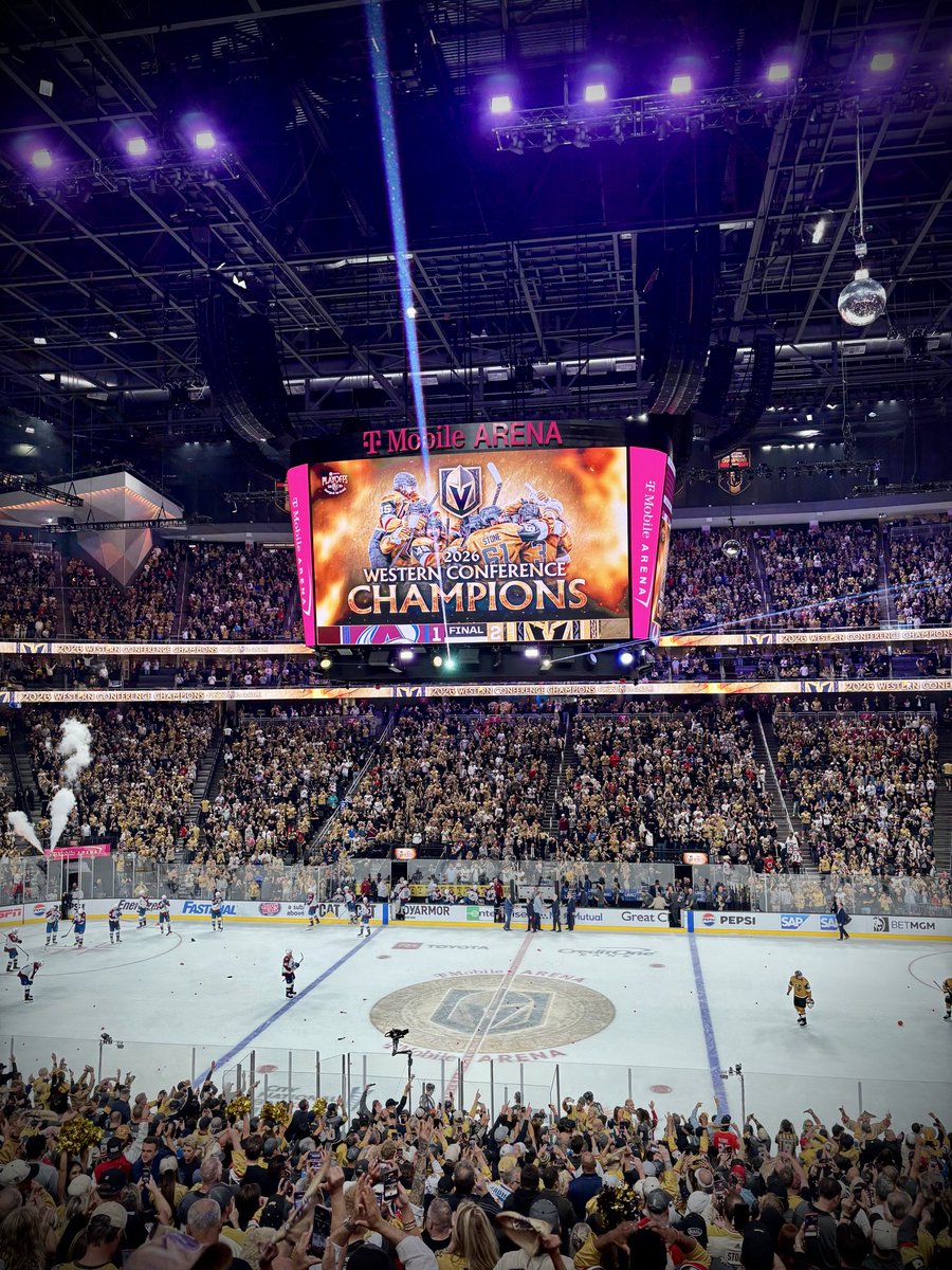 JakeGruelle's tweet photo. @taylorrdaawn Hockey in the desert is the best ❤️ https://t.co/44QdlyJ31J