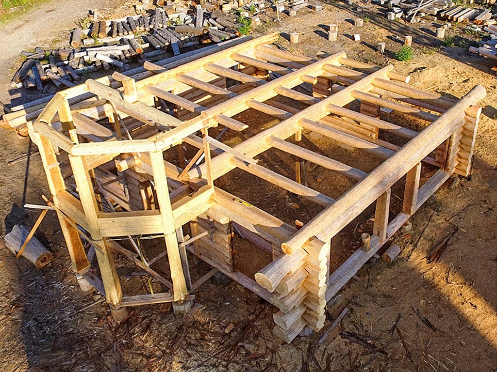 BCLogHomes's tweet photo. 📷 Precision‑Built Custom Entryway, Engineered for Light &amp; Longevity
This entryway is designed as a structural focal point of the home, built from full‑scribe handcrafted logs at the Cascade log yard. 
#CascadeHandcrafted #LogHomeEngineering #FullScribeCraftsmanship #LogHomeBuild https://t.co/pQxExKftbR