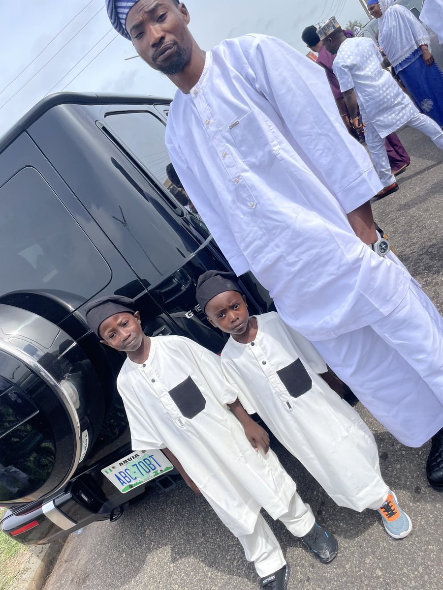 saka35841's tweet photo. Happy Eld Mubarak 🤍🩸🌹 https://t.co/v6oiPiybPg