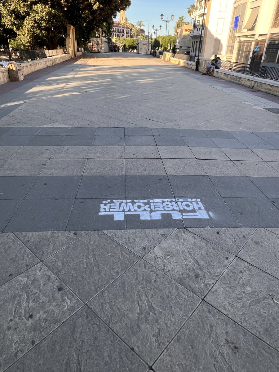 huermur's tweet photo. ¿Quién está haciendo pintadas ahora mismo con spray encima del Paseo del Malecón en Murcia? Recordamos que se trata de un Bien de Interés Cultural BIC (Monumento Nacional 1982)

El ayuntamiento @Rebepl debe ir a comprobar inmediatamente y la @MurciaPolicia también https://t.co/rYYqp1SnVJ