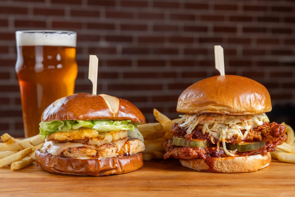 BtbEdmond's tweet photo. Which one are you grabbing first? 👀
🔥 Kickin’ Chicken
or
🍍 Teriyaki Chicken?
Spicy Nashville heat or sweet &amp; savory teriyaki? 🤤
Tell us your favorite below! 👇
#ChickenSandwich #Foodie https://t.co/ysw96hACiS