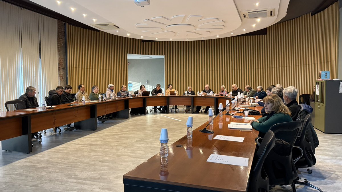 ACOVI_'s tweet photo. #Hoy Se realizó la tradicional reunión mensual de Comisión Directiva de ACOVI presidida por Fabian Ruggeri, durante la misma se presentó el nuevo Informe de Cosecha 2026 elaborado por SVE. Un relevamiento técnico sobre costos y sistemas de recolección en la vitivinicultura mendocina.  Durante el encuentro también se abordaron distintos temas de agenda vinculados a la actualidad del sector cooperativo vitivinícola.