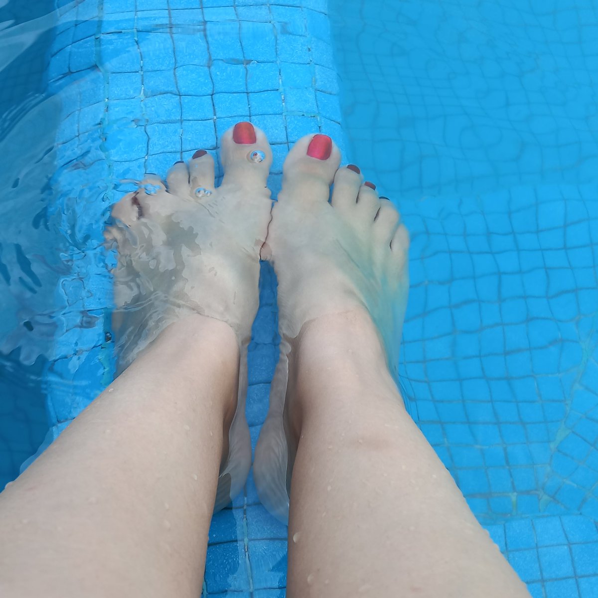 IsabelaSw87's tweet photo. Vacaciones 🏖👣 https://t.co/3gVQPbSQ3u