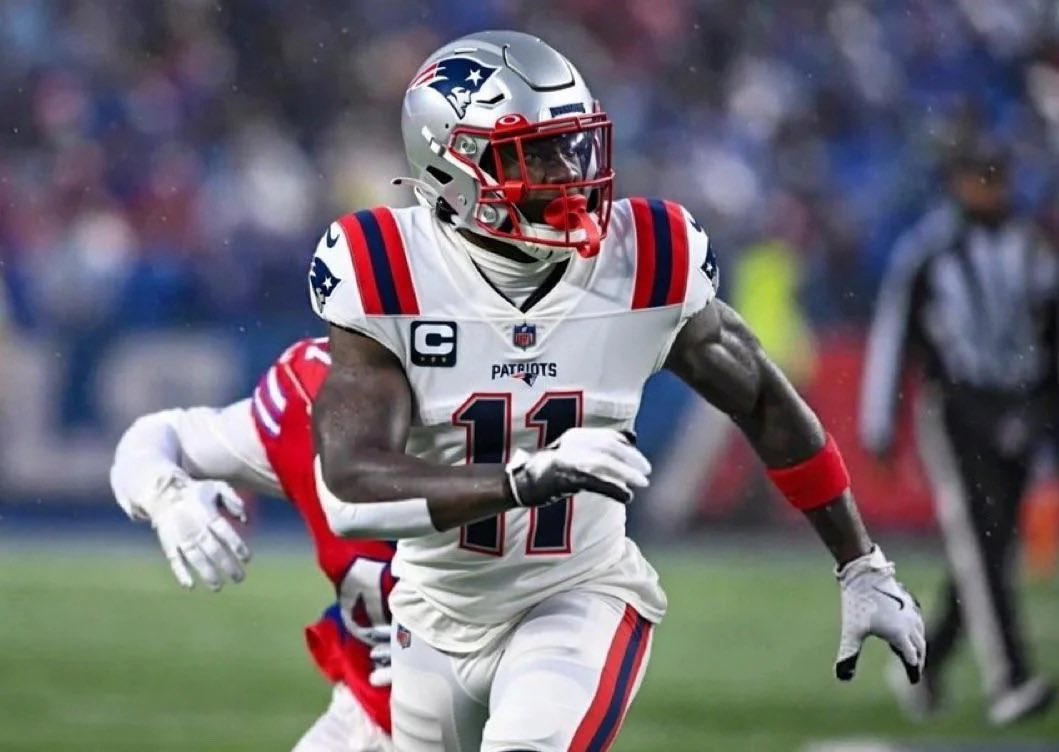 Savageboston's tweet photo. Patriots DT Milton Williams on AJ Brown 

Per: @DougKyed 

"Shoot, helluva player. He can definitely help our team. They don't pay me to do that (be a GM)."

👀 https://t.co/wqm3IkOs2D