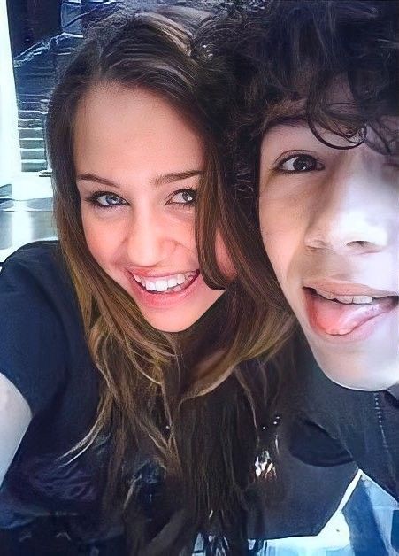 justjonasbrr's tweet photo. amo que niley foi icônico e segue assim há mais de 15 anos https://t.co/DCgL14zUhj