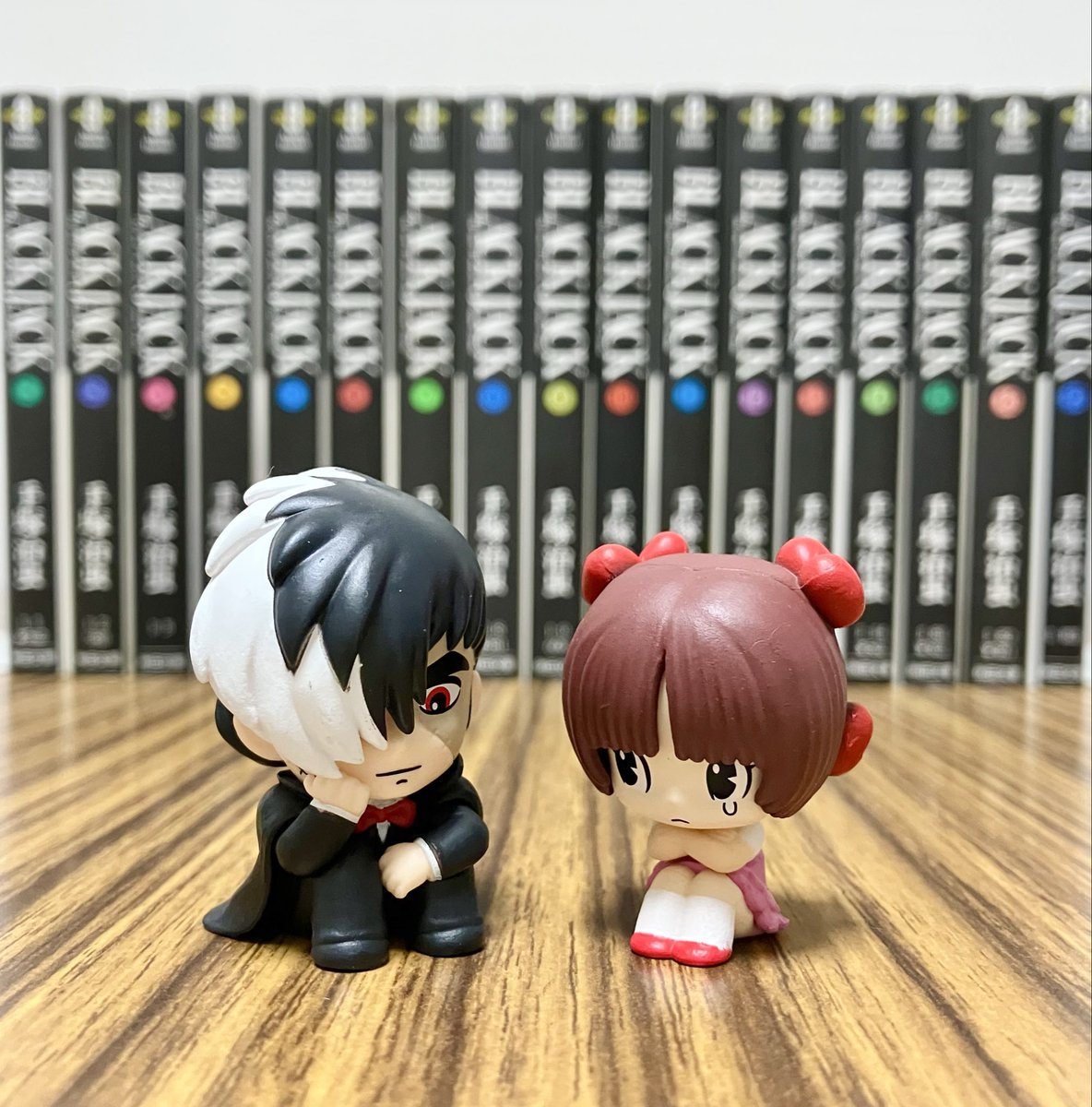 fivethreeblue's tweet photo. ガチャの手塚治虫キャラクター まちぼうけのピノコとブラック・ジャック

二人とも可愛いです(*^^*)
ブラック・ジャックのねんどろいどが来月発売なので、ピノコのねんどろいども販売待ってます🙏
(背景にと思って文庫版を本棚から出したのですが、午前休なのでこんな時間まで読んでしまいました(^^;;) https://t.co/u7161HynIP