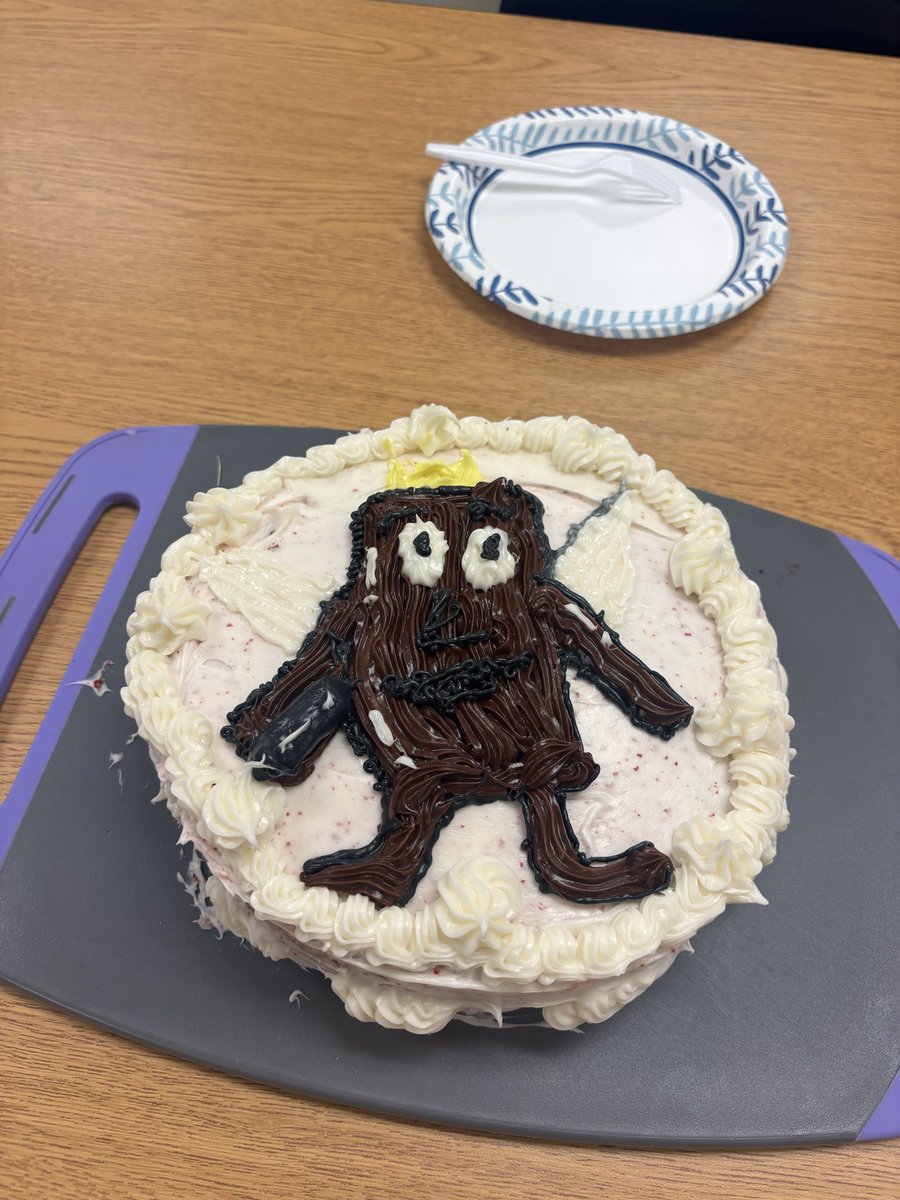 LSaraniecki's tweet photo. 19 years and counting of our annual cake wars competition! Fun was had by all! @ReutherCrusader https://t.co/VHpl8EEHS9