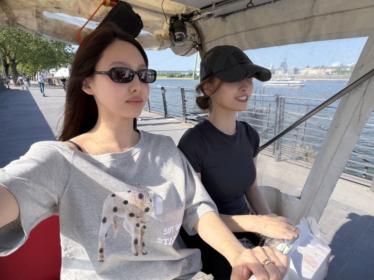nayeon tweet media