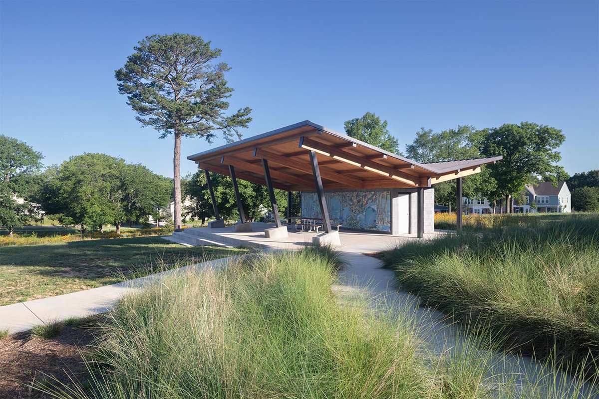 CdesignTweets's tweet photo. We’re proud to share our work at Druid Hills Park, where two separate blocks were transformed into one connected community space with trails, gathering areas, a basketball court, and community garden. The 1,600 SF pavilion features a custom mural by @moniqueluckart @MeckCounty https://t.co/L75InCGHXs