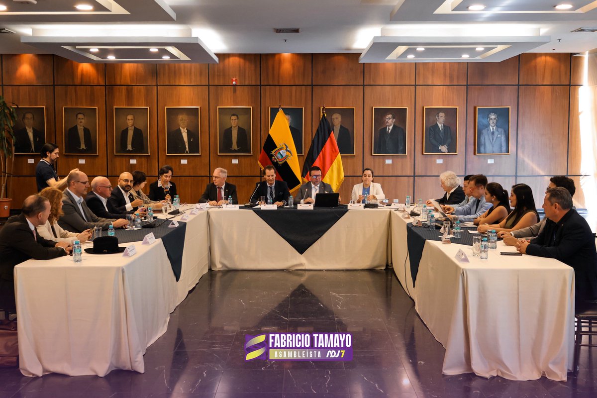 Fabri_Tamayook's tweet photo. Como parte del Grupo Interparlamentario de Amistad Ecuador-Alemania, participamos en una reunión junto al Grupo Parlamentario “Países Andinos” del Bundestag y representantes de la Embajada de Alemania 🇪🇨🤝🏻🇩🇪

Además, realizamos un recorrido por el Pleno de la Asamblea Nacional. https://t.co/hv35H7Tq7g
