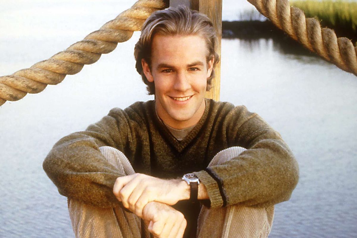 beehaber's tweet photo. Dawson’s Creek’te Joey’nin Dawson yerine Pacey’yi seçmesi dizinin kaderini değiştirdi.

🔹 “Dizi başta Dawson ve Joey üzerine kurulmuştu.”

🔹 “Ama Pacey ile kimya daha güçlü çıktı.”

🔹 “İzleyici zamanla taraf değiştirdi.”

🔹 “Finalde seçim bu yüzden daha büyük olay oldu.”

🔹 “Gençlik dizilerinin en meşhur aşk üçgenlerinden biri doğdu.”

Mayıs, 2003