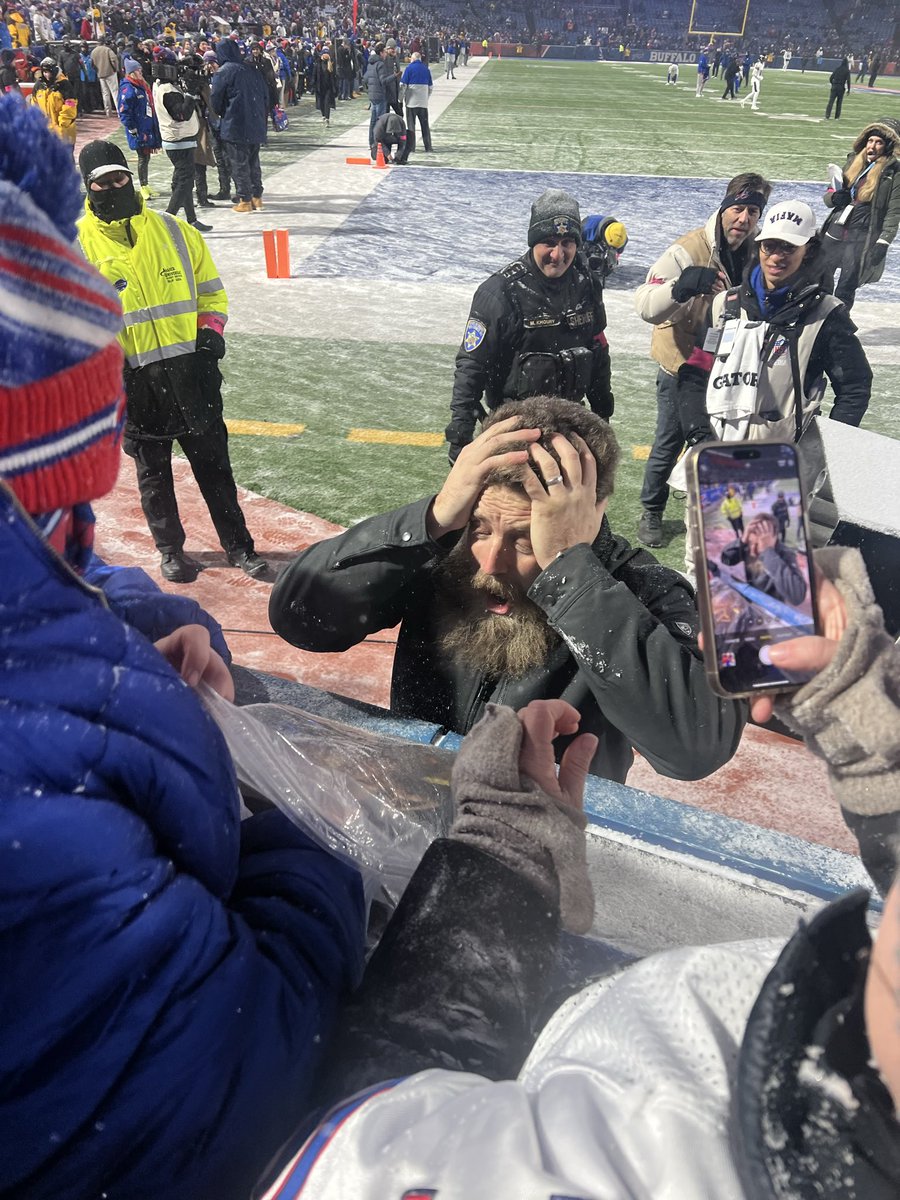 Valorian32's tweet photo. @OneBillsLive @SteveTasker89 I have 2. Meeting  @FitzMagic_14 because he graciously signed a canvas I had made and an extra the Rochester chapter of bills mafia babes raffled off for WNY mental health. The other was my kiddo meeting @gabedavis13_ being his #1 fan!  Made my mom heart happy. Best days ever!!! https://t.co/yYo3lS0dFf