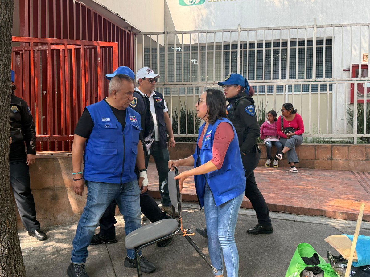MhGobierno's tweet photo. Esto en beneficio de nuestras vecinas y vecinos.

Seguimos trabajando por espacios más seguros en Miguel Hidalgo.

#AlServicioDeLosMiguelHidalguenses
#AlcaldíaMiguelHidalgo https://t.co/ZheVY1Ka7u