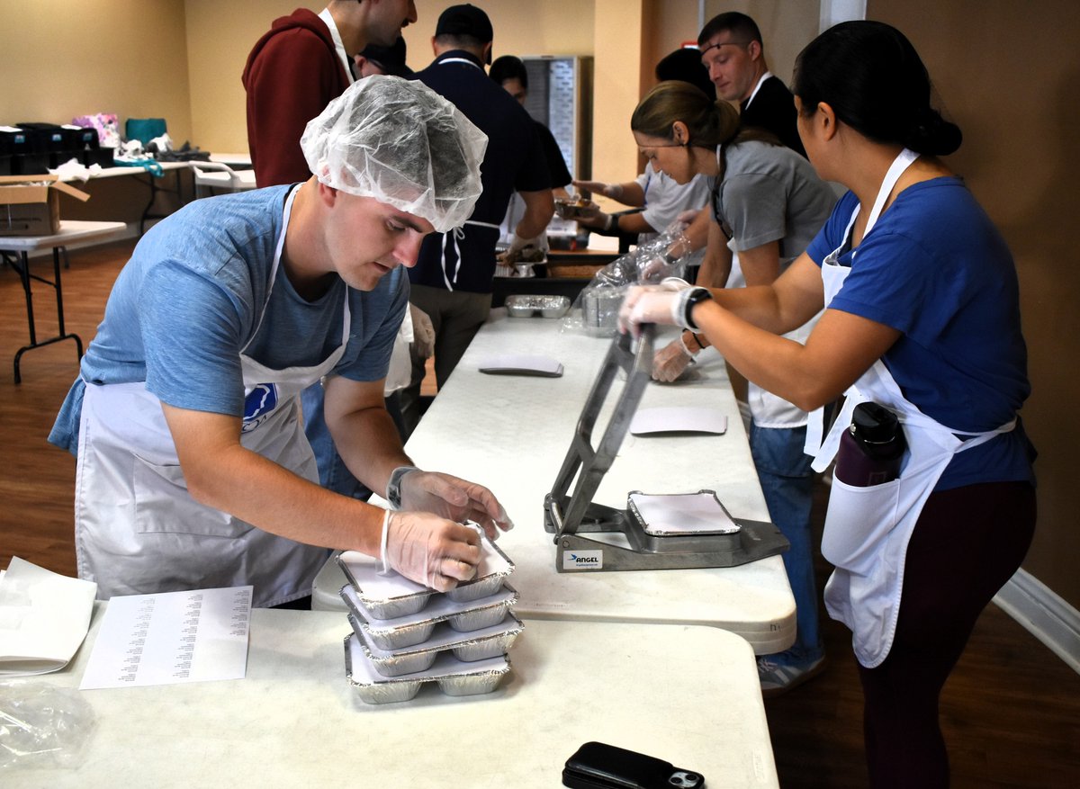 ServeAlabama's tweet photo. Meals on Wheels Birmingham is looking for kitchen volunteers to assist with preparing meals. For more info, visit https://t.co/HDZSChrDYx #VolunteerAL @AmeriCorps https://t.co/vNcwcD2VH0