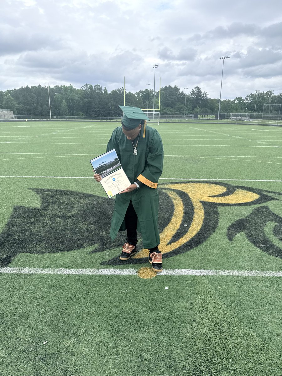 0mgitshim's tweet photo. Thank you High School ❤️ https://t.co/rTRskEDhNM