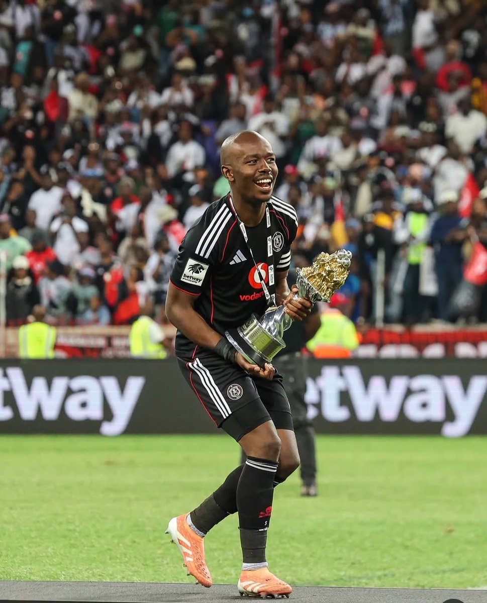MsHlayisani24's tweet photo. My captain! #Sibisi #BafanaPride https://t.co/XQjaeaL8Lu