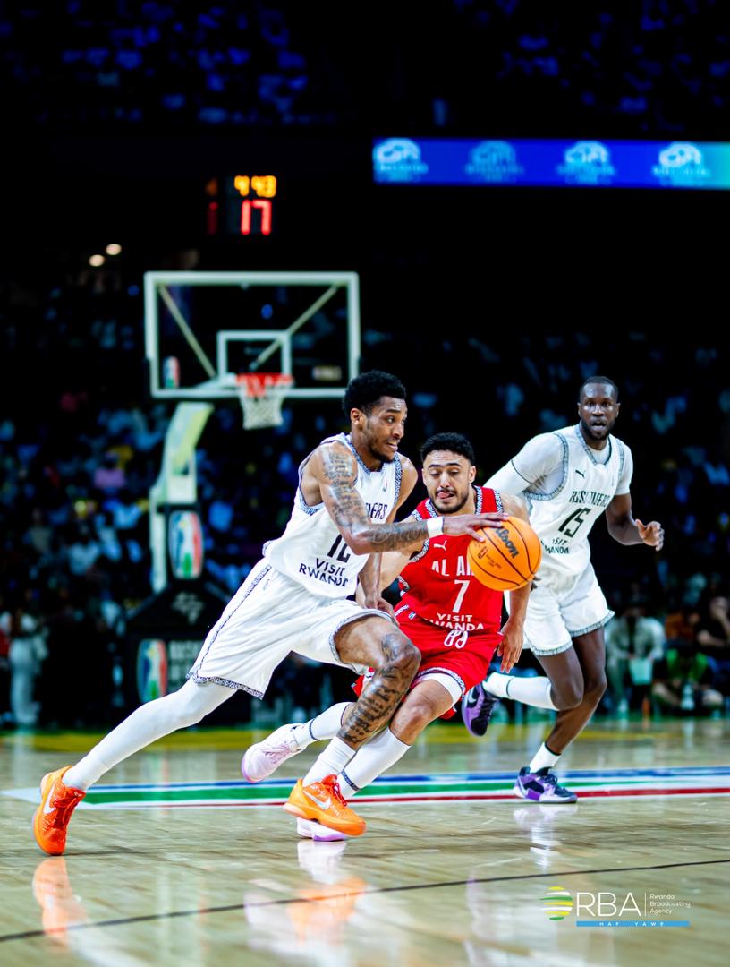 rbarwanda's tweet photo. 🚨AMAKURU AGEZWEHO 🚨

Perezida Kagame yifatanyije n’ibihumbi by’abakunzi ba Basketball by’umwihariko abafana ba RSSB Tigers BBC bayiri inyuma mu mukino iri gukinamo na Al Ahly SC yo mu Misiri, muri ½ cya #BAL.

Muri uyu mukino uri kubera muri BK Arena mu Mujyi wa Kigali, ikipe iwutsinda izakina umukino wa nyuma w’iri rushanwa rya BAL [Basketball Africa League] riri kuba ku nshuro yaryo ya Gatandatu. #RBASports 

📷: @steven_mugenzi