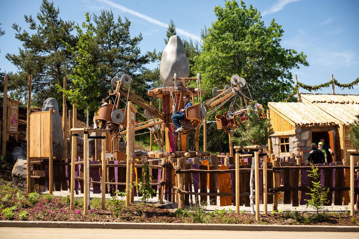 DimensionParcs's tweet photo. Astérix et Obélix sont arrivés en Allemagne ! La zone Idéfix et ses 5 petites attractions ont été inaugurées aujourd’hui, marquant le début de la transformation de Belantis en Parc Astérix d’ici 2030/2031. L’ajout d’une montagne russe est d’ores et déjà confirmé pour 2027. 🦴 https://t.co/pI8D47UiH5