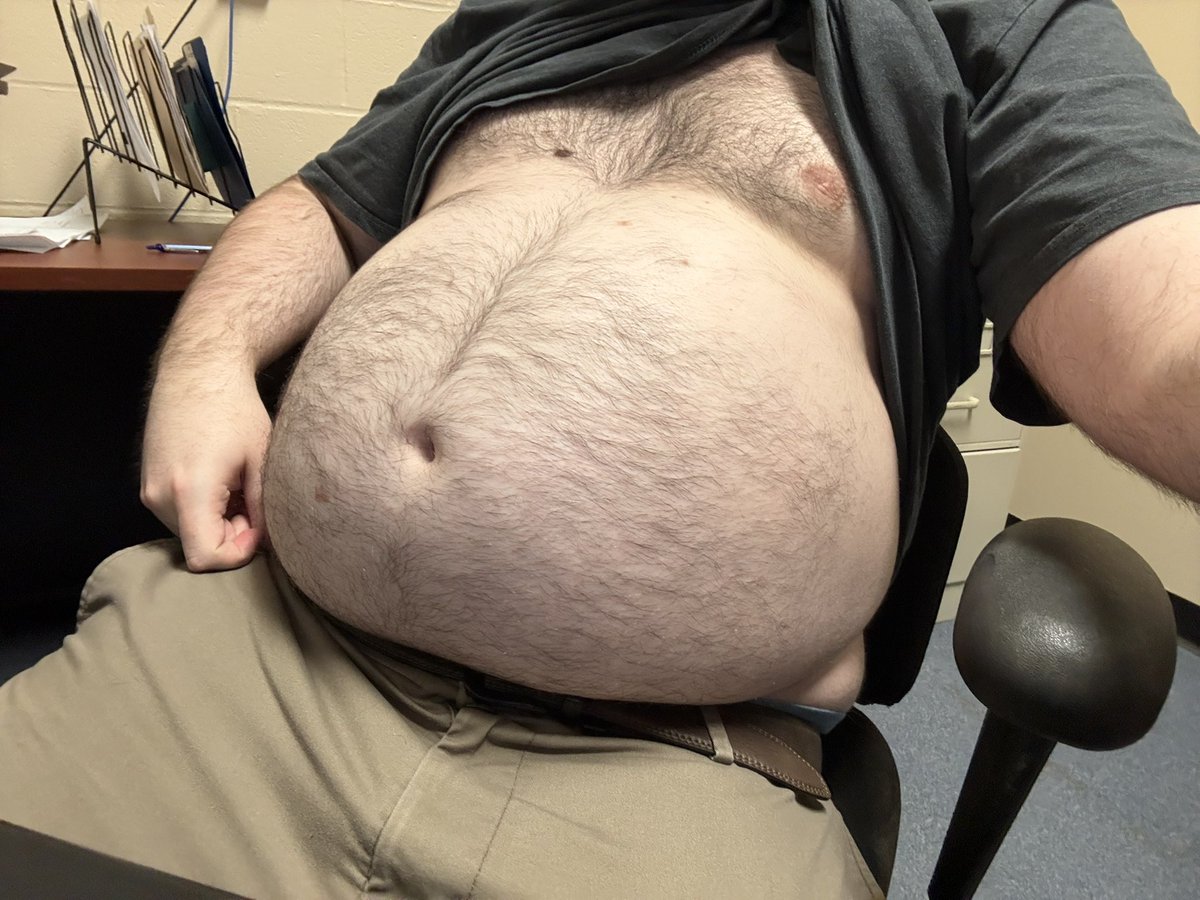 Newfgainer's tweet photo. Another big day of eating. Can’t wait for the day my belly fills my lap. https://t.co/saX4xKRV3v