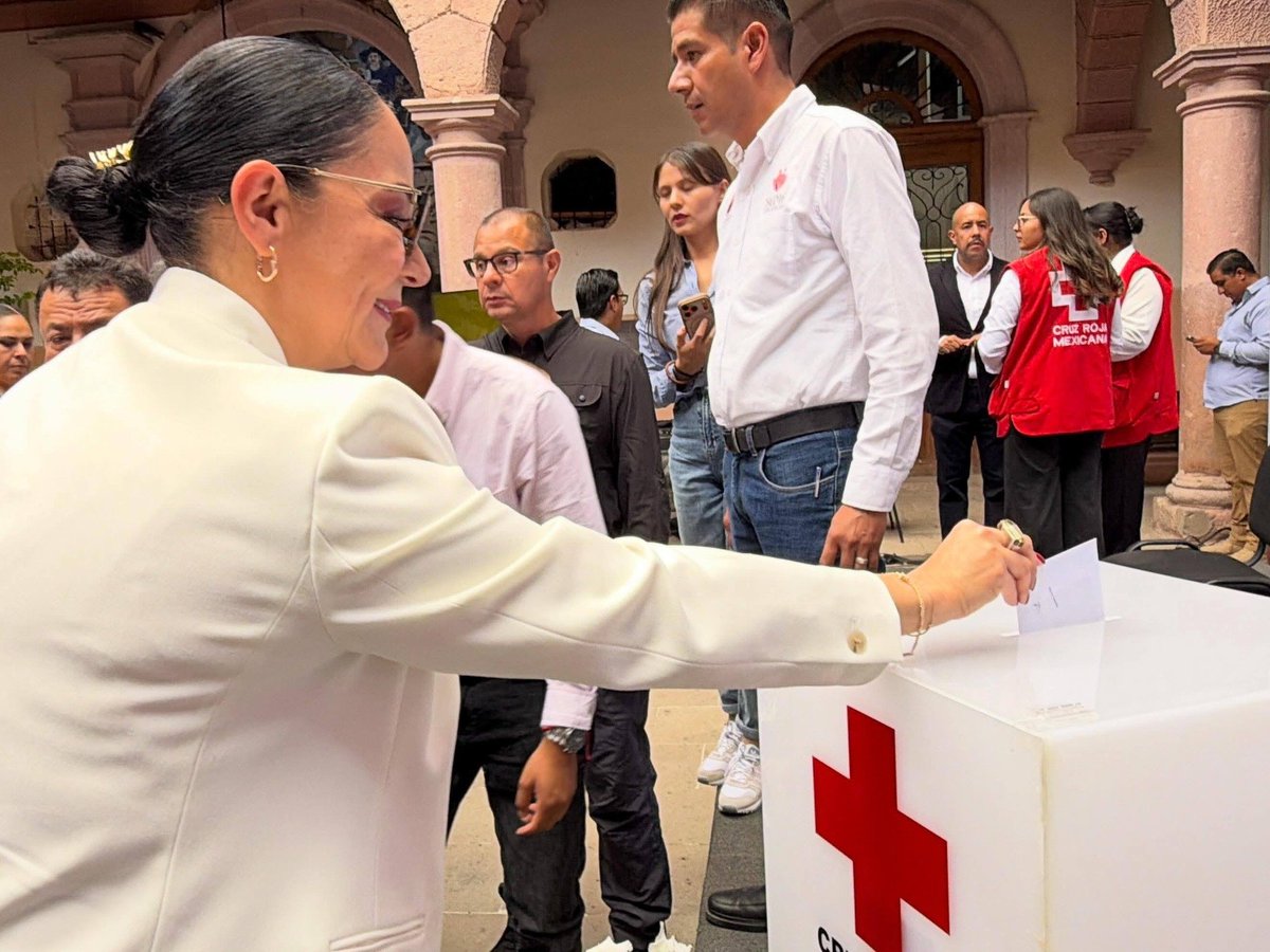 AdminZac's tweet photo. La Secretaría de Administración, participó en la Colecta Anual de la Cruz Roja Mexicana, una noble institución que vela por el bienestar de los mexicanos.

¡Te invitamos a participar!

Con tu donativo contribuyes a la atención oportuna ante emergencias. https://t.co/sW3T21O5za