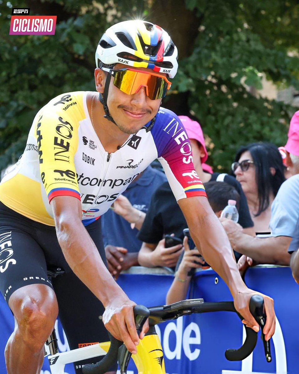 ESPNCiclismo's tweet photo. La sonrisa de Egan Bernal en el Giro de Italia es todo lo que necesitábamos. 🩷😄 https://t.co/alb0E5oHc7